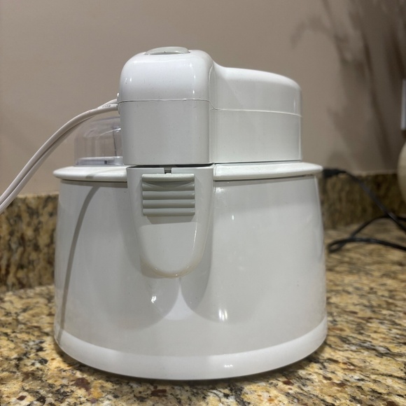 DeLonghi Ice Creamery Electric Ice Cream Maker IC8000 - Used Once Only! - Picture 4 of 5